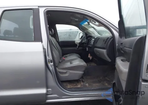 2010 Toyota Tundra Grade 5.7L V8 z USA, uszkodzony, nr VIN 5TFCY5F19AX009713